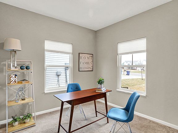 3rd image of 7062 English Oak Dr