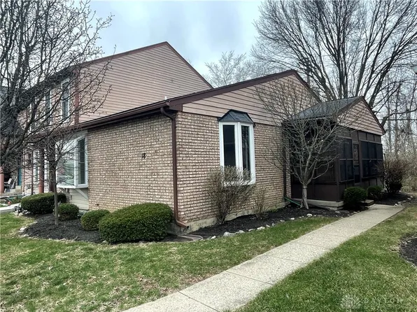 18 Robinwood Ct, Englewood, OH 45322