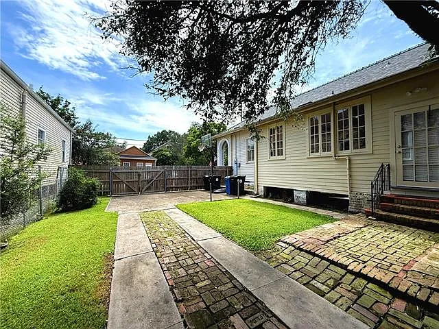 7831 Plum St — Photo 36
