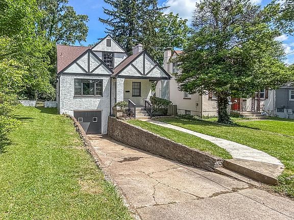 3rd image of 2620 Canterbury Ave