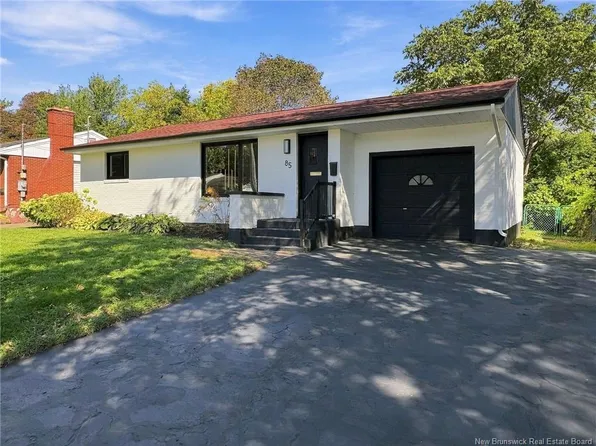 85 Mount Royal Blvd, Moncton, NB E1E 2V3
