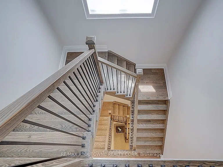 1362 Lynx Gdns — Photo 40