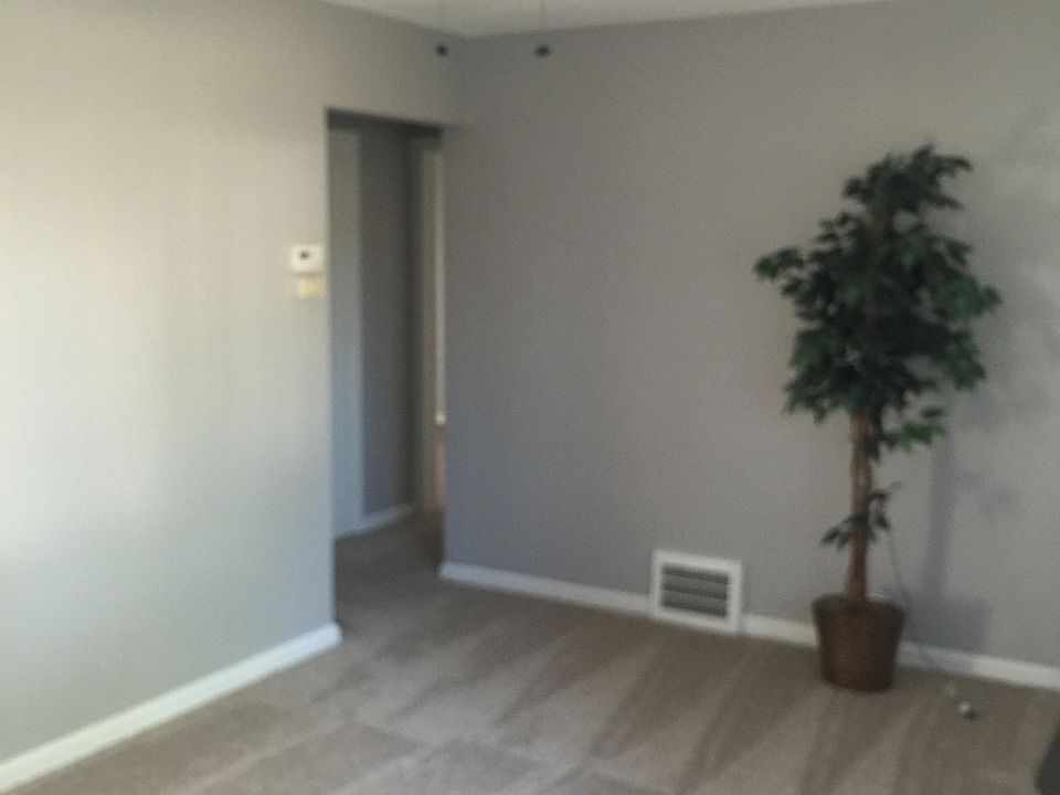 1st image of 850 E 258th St