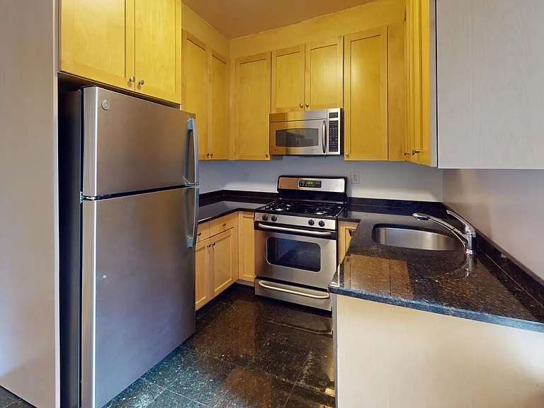 141 E 56th St #3C — Photo 7