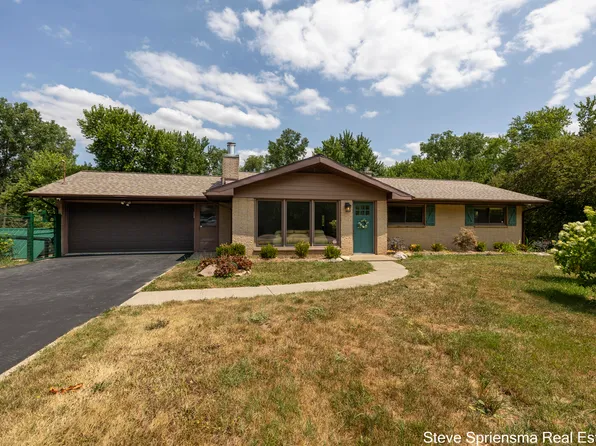 4372 Cordes Ave NW, Comstock Park, MI 49321