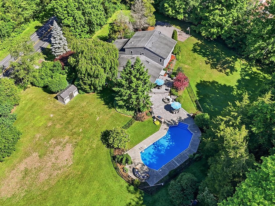 1st image of 985 Craigville Road