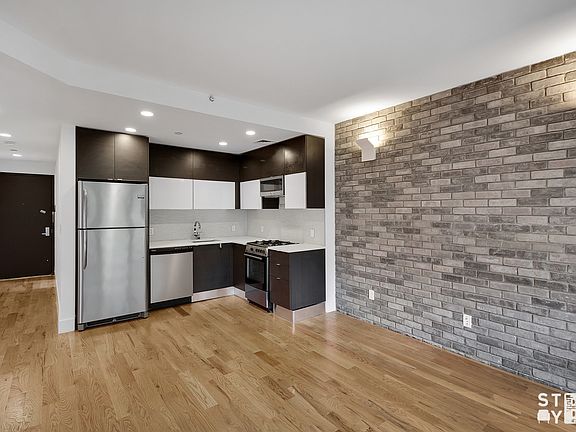 4th image of 376 Franklin Ave #A3