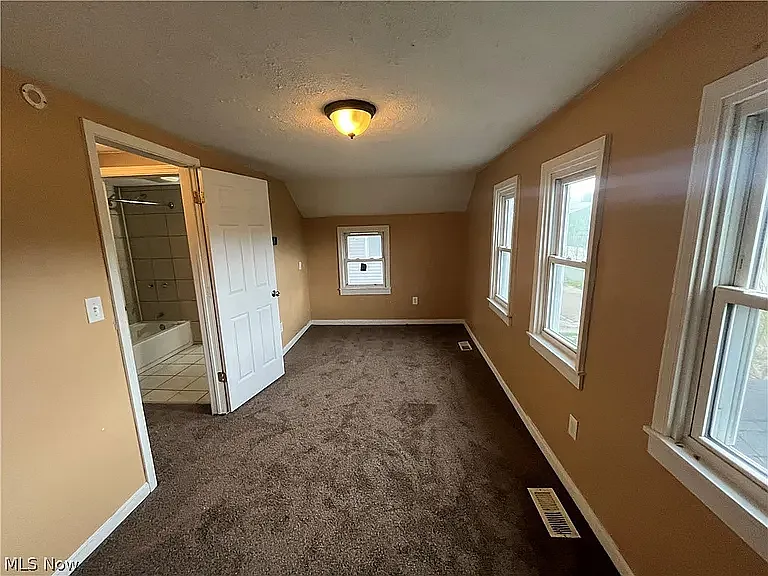 1270 Welsh Ave — Photo 5