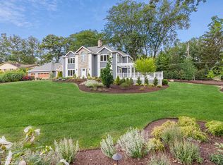 23W100 Red Oak Dr, Glen Ellyn, IL
