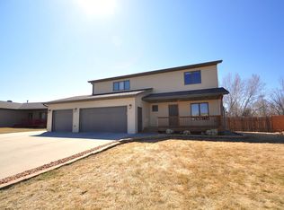 121 Montgomery Pl, Bismarck, ND 58504