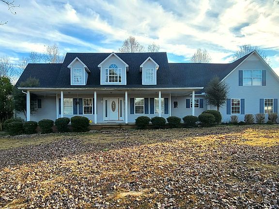 3rd image of 125 Blackberry Hill Ln