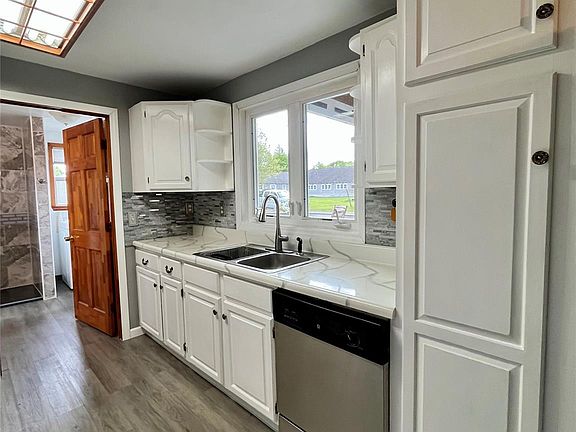 3rd image of 366 Van Burenville Road