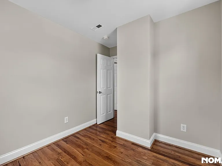 8507 Potomac Ave — Photo 21