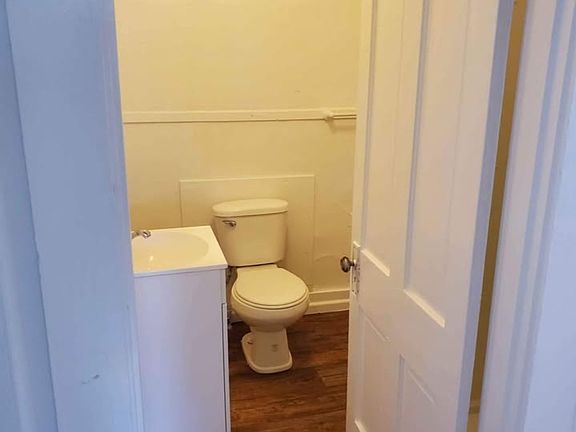 3rd image of 213 W 4th St