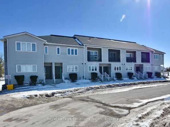 11 Spruce St, Wasaga Beach, ON L9Z 2X1