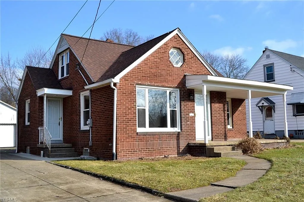 1255 Atlantic St NE photo 1