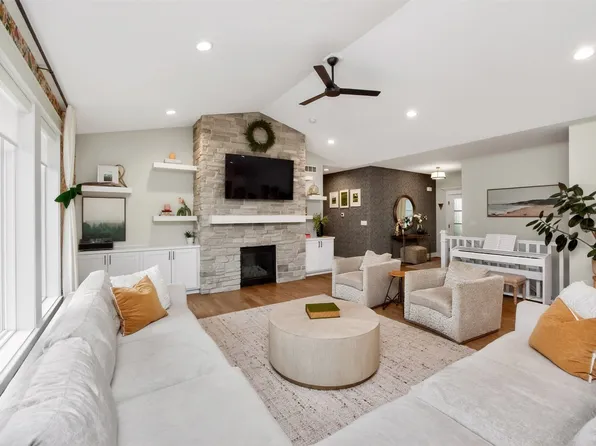 14301 Sheridan Ave, Urbandale, IA 50323