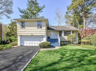 47 Essex Ct, Port Washington, NY 11050