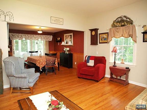 4th image of 505 Hensler Ln