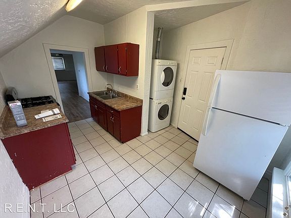 3rd image of 987 E Bryan Ave #16