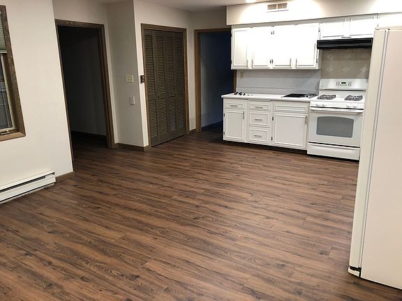 3rd image of 100 E Crabtree Cir