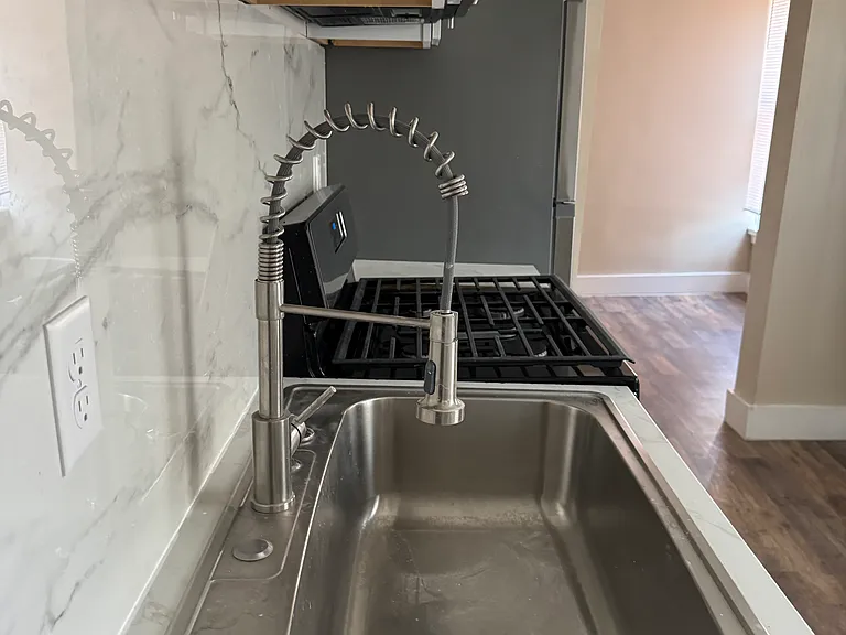 45 Charlotte St #2W — Photo 3