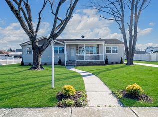 600 Hollywood Dr, Northfield, NJ 08225