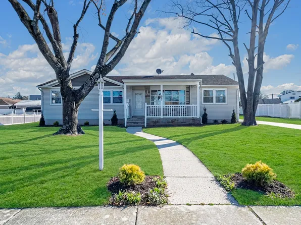 600 Hollywood Dr, Northfield, NJ 08225