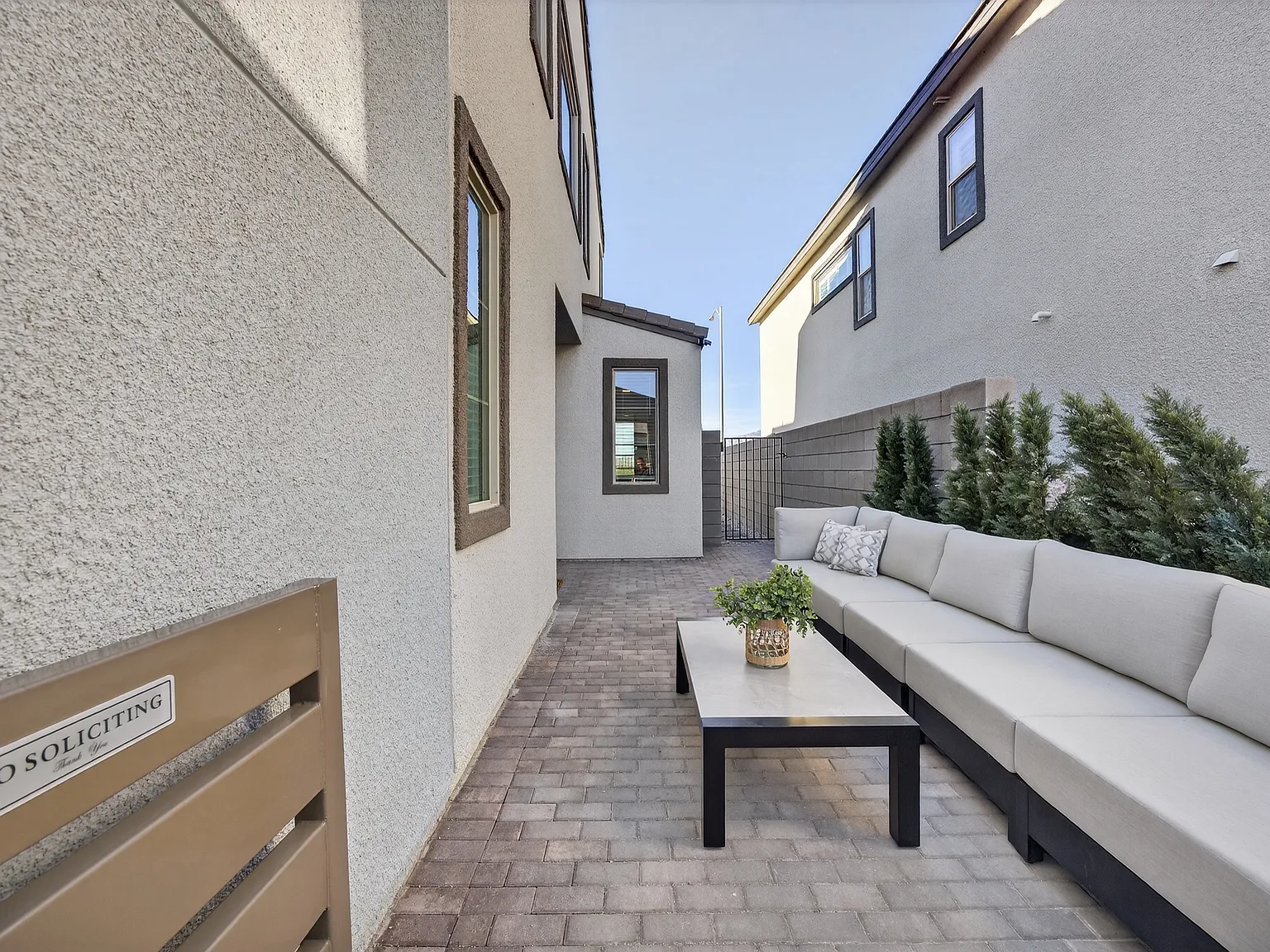 4 bed, 2561 sqft, $3,400 — Photo 3