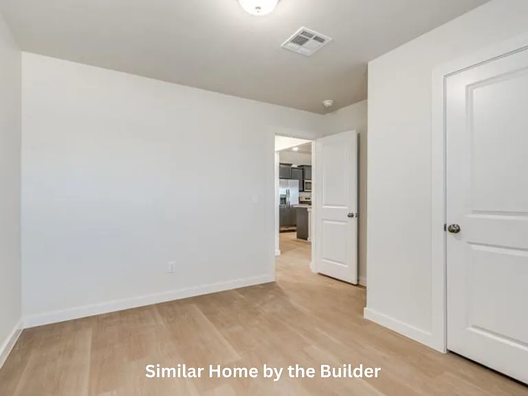 1704 Highland Loop — Photo 18