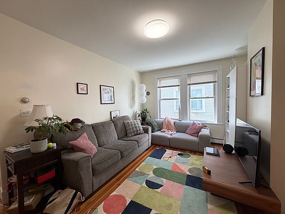 5th image of 323 Columbia St APT 1