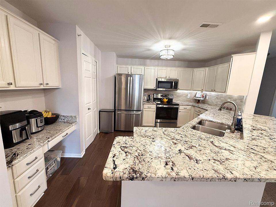 23202 Alexa Dr, photo 11