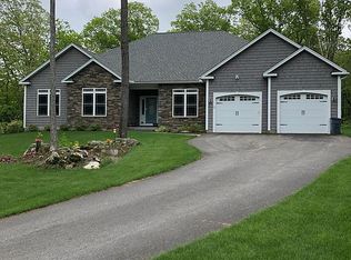12 Acorn Ln, Sturbridge, MA 01566