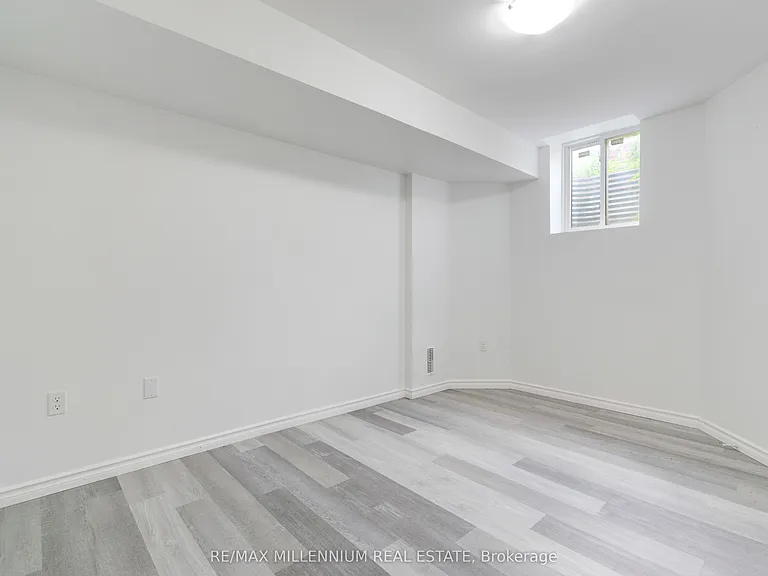 481 Bessborough Dr — Photo 27