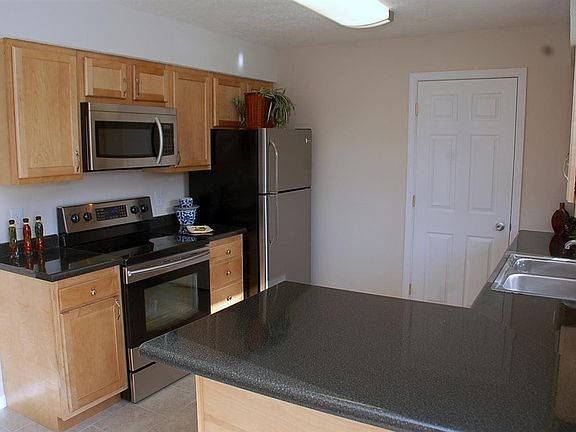 5th image of 901 N Chandler Dr