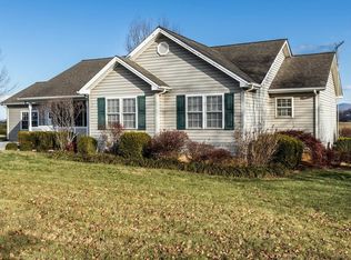 11 Early Vista Ln, Staunton, VA 24401
