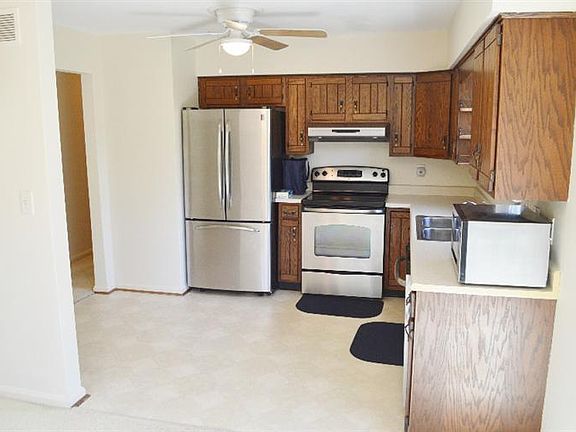 3rd image of 729 Saint Matthews Cir
