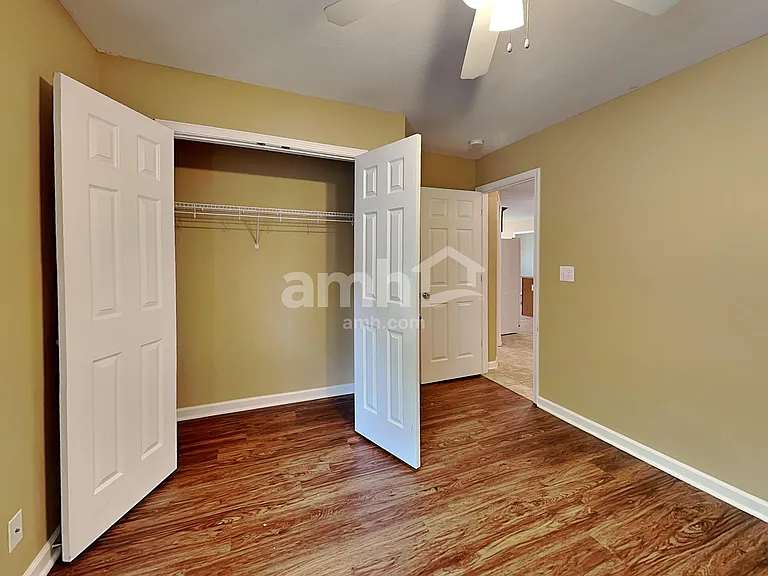 1004 Hendricks Ct — Photo 17
