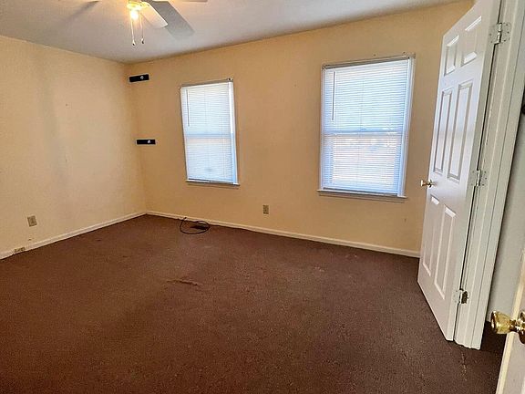 5th image of 302 Shiloh Dr