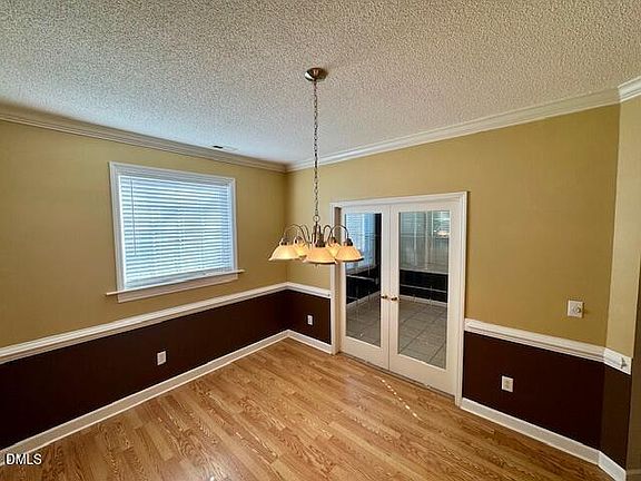3rd image of 813 Saint Catherines Dr