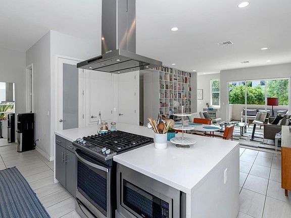 3rd image of 325 E Coronado Rd Unit 6