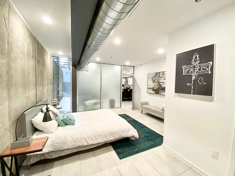 1233 N Franklin St #1 — Photo 6