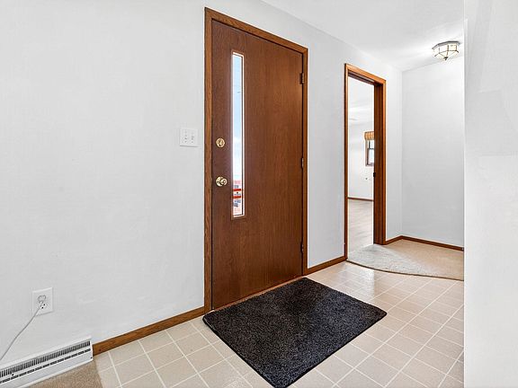 4th image of 3320 Crestview Dr