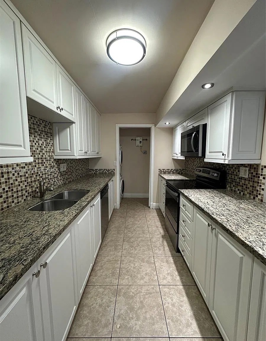Sunset Kendall Villas — Photo 3