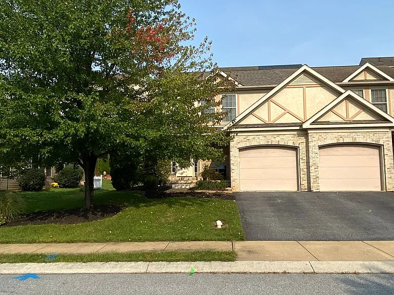 105 Hawk Ln — Photo 2