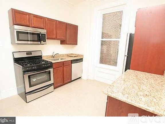 4th image of 2808 W Girard Ave #2