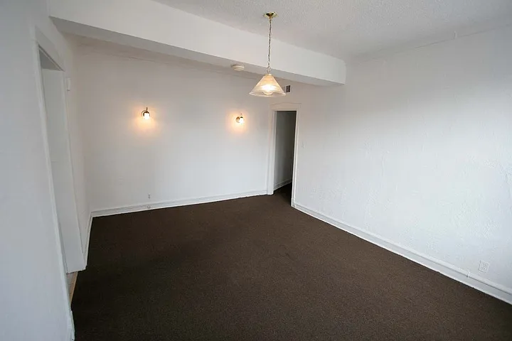 925 East 46th Street — Photo 32