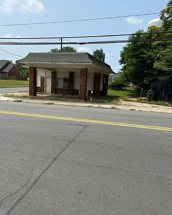 1st image of 606 Barnes St