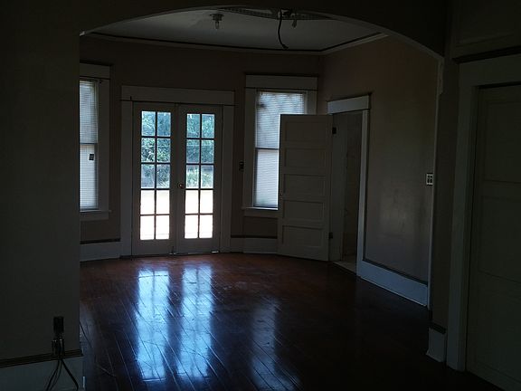 5th image of 306 E 6th St