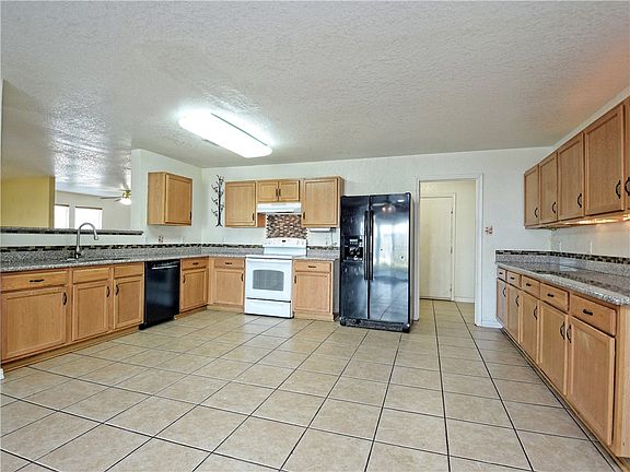 4th image of 664 Northgap Dr